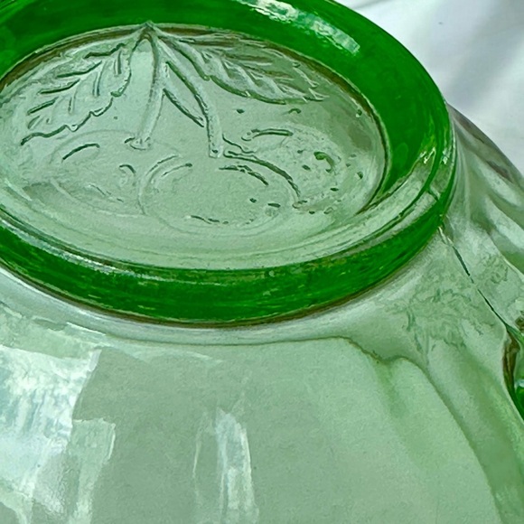 Antique Green Uranium Glass Tea Cups - Picture 5 of 8